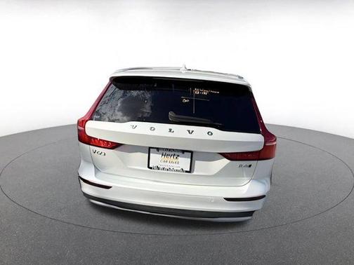 2025 Volvo V60 Cross Country B5 Plus