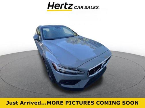 2025 Volvo V60 Cross Country B5 Plus