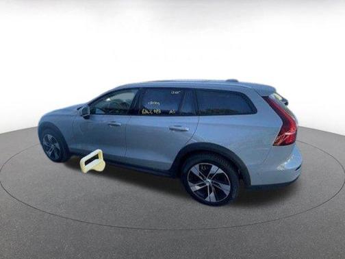 2025 Volvo V60 Cross Country B5 Plus