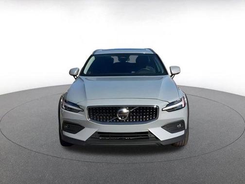 2025 Volvo V60 Cross Country B5 Plus