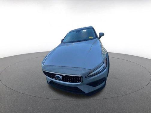 2025 Volvo V60 Cross Country B5 Plus