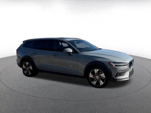 2025 Volvo V60 Cross Country B5 Plus