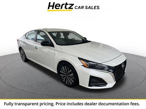 Pearl White Tricoat 2025 Nissan Altima SV FWD