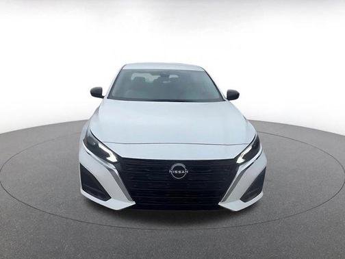 Pearl White Tricoat 2025 Nissan Altima SV FWD