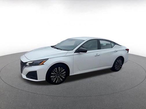 Pearl White Tricoat 2025 Nissan Altima SV FWD