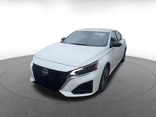 Pearl White Tricoat 2025 Nissan Altima SV FWD