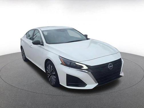 Pearl White Tricoat 2025 Nissan Altima SV FWD