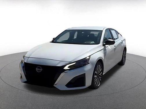 Pearl White Tricoat 2025 Nissan Altima SV FWD