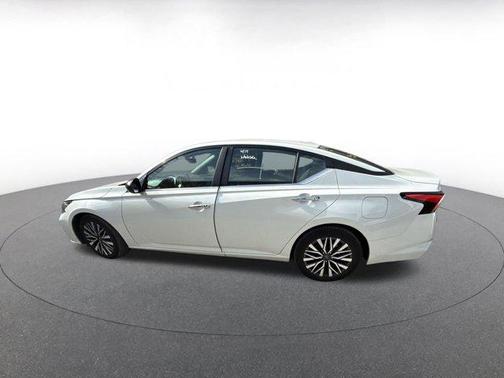 Pearl White Tricoat 2025 Nissan Altima SV FWD