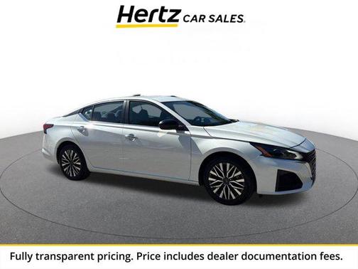 Pearl White Tricoat 2025 Nissan Altima SV FWD