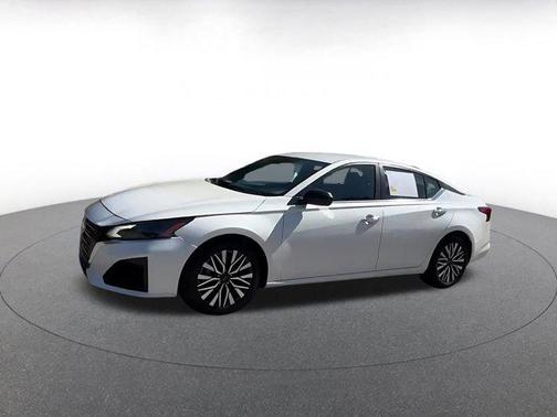 Pearl White Tricoat 2025 Nissan Altima SV FWD