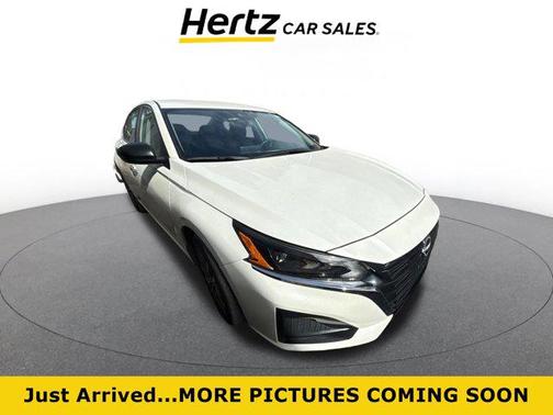 Pearl White Tricoat 2025 Nissan Altima SV FWD