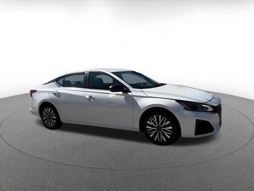 Pearl White Tricoat 2025 Nissan Altima SV FWD