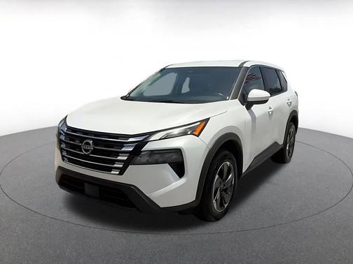 Everest White Pearl 2025 Nissan Rogue SV