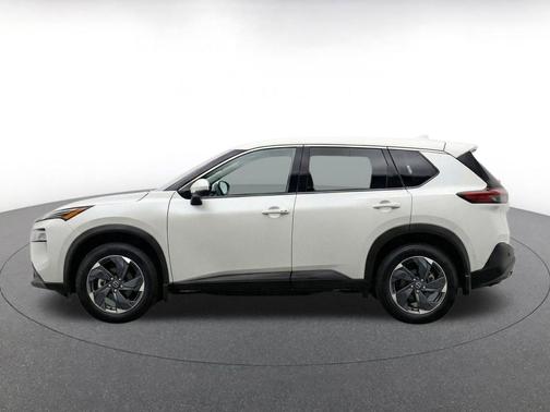 Everest White Pearl 2025 Nissan Rogue SV