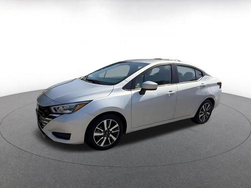 Brilliant Silver Metallic 2025 Nissan Versa 1.6 SV