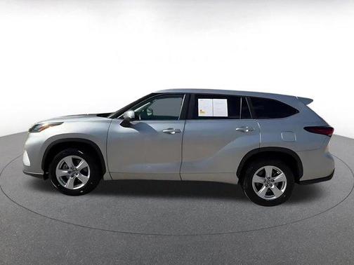 Celestial Silver Metallic 2025 Toyota Highlander LE