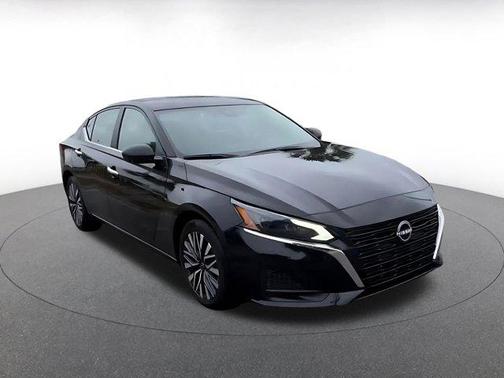 Super Black 2025 Nissan Altima SV FWD