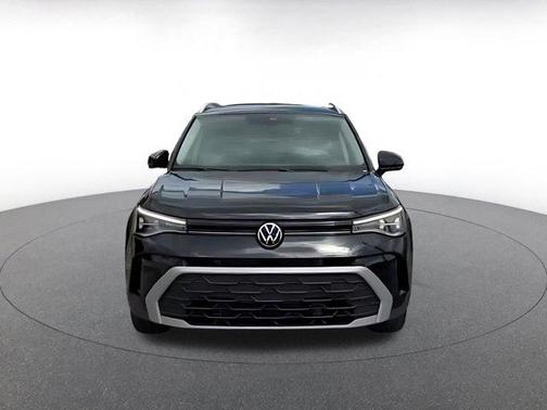 Deep Black Pearl 2025 Volkswagen Taos 1.5T SE