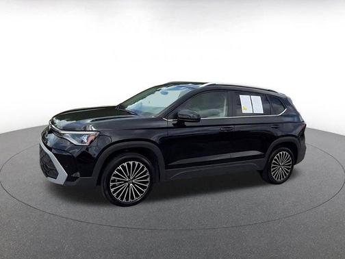 Deep Black Pearl 2025 Volkswagen Taos 1.5T SE