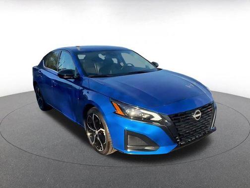 2025 Nissan Altima SR FWD