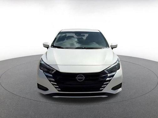 Aspen White Tricoat 2025 Nissan Versa 1.6 SV