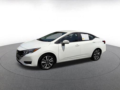 Aspen White Tricoat 2025 Nissan Versa 1.6 SV