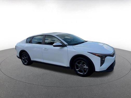 Snow White Pearl 2025 Kia K4 LXS