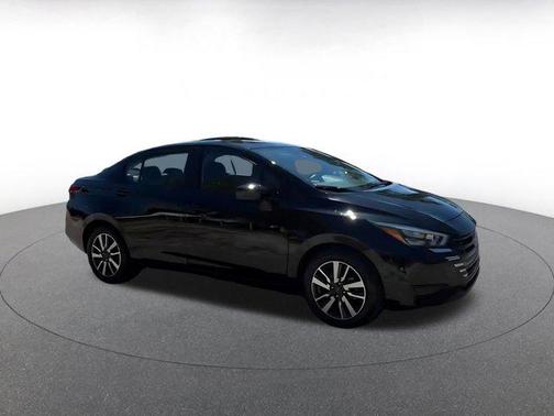 Super Black 2025 Nissan Versa 1.6 SV