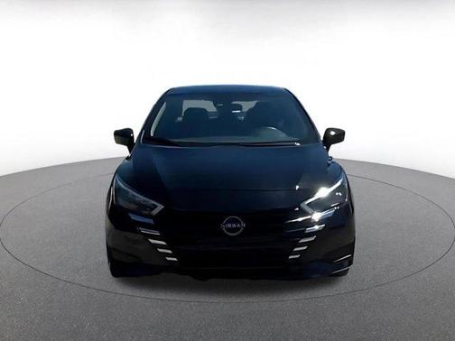 Super Black 2025 Nissan Versa 1.6 SV