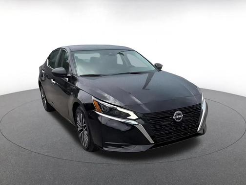 Super Black 2025 Nissan Altima SV FWD
