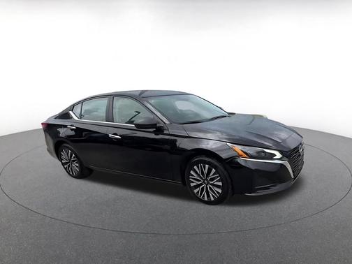 Super Black 2025 Nissan Altima SV FWD