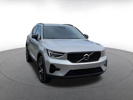 2024 Volvo XC40 CORE