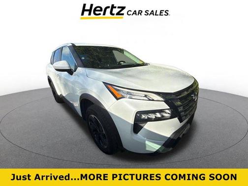 Everest White Pearl 2025 Nissan Rogue SV