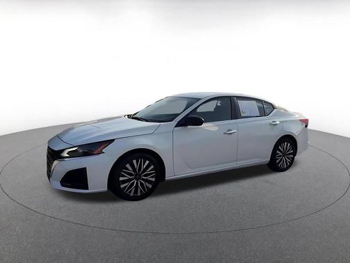 Glacier White 2025 Nissan Altima SV FWD