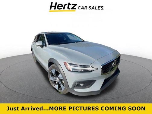 2025 Volvo V60 Cross Country B5 Plus