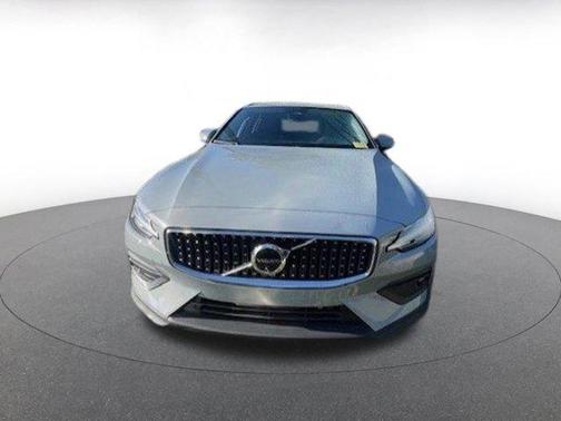 2025 Volvo V60 Cross Country B5 Plus