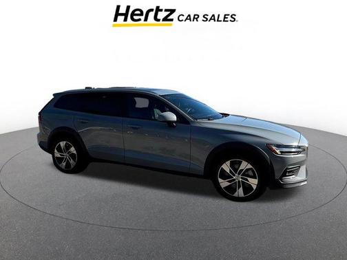 2025 Volvo V60 Cross Country B5 Plus