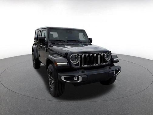 Granite Crystal Metallic Clearcoat 2025 Jeep Wrangler 4-Door Sahara 4x4