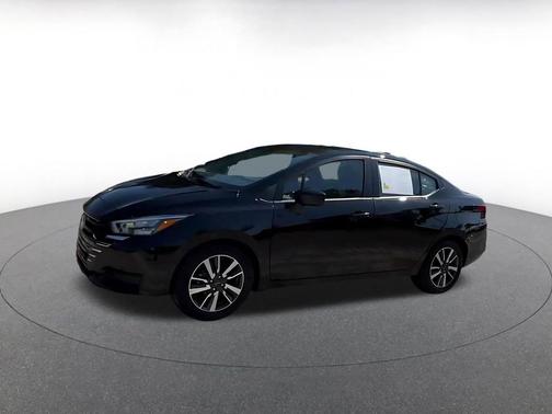 Super Black 2025 Nissan Versa 1.6 SV
