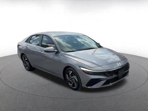 2025 Hyundai ELANTRA SEL