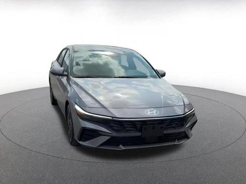 2025 Hyundai ELANTRA SEL