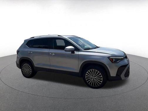 Pyrite Silver Metallic 2025 Volkswagen Taos 1.5T SE