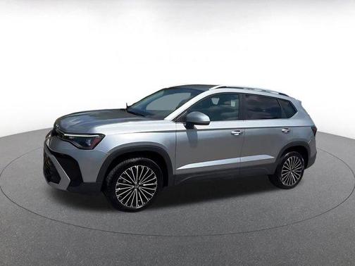 Pyrite Silver Metallic 2025 Volkswagen Taos 1.5T SE