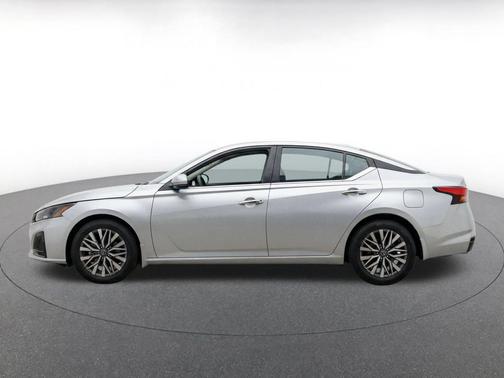 Brilliant Silver Metallic 2025 Nissan Altima SV