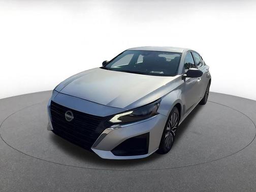 Brilliant Silver Metallic 2025 Nissan Altima SV
