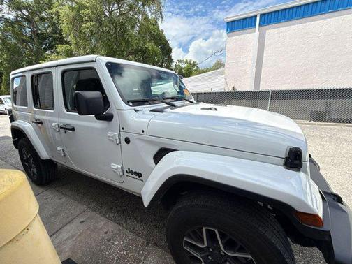 Bright White Clearcoat 2025 Jeep Wrangler 4-Door Sahara 4x4