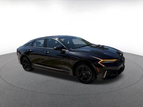 Aurora Black Pearl 2025 Kia K5 LXS