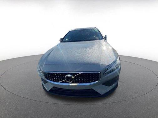 2025 Volvo V60 Cross Country B5 Plus