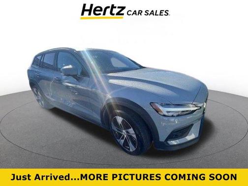 2025 Volvo V60 Cross Country B5 Plus